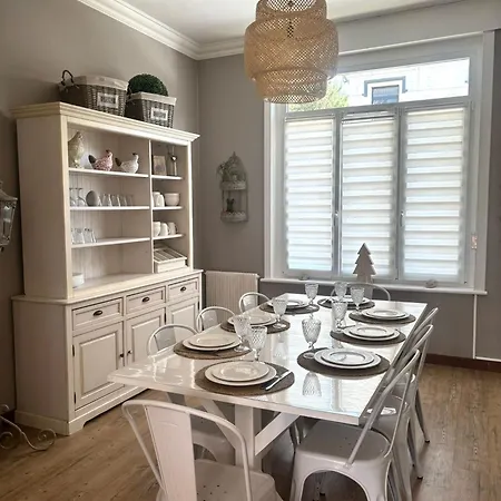 펜션 Maison De Caractere 4-8 Pers *