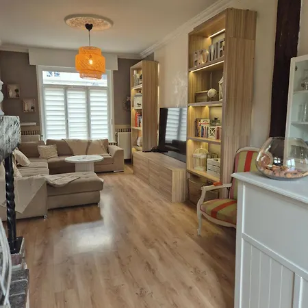 펜션 Maison De Caractere 4-8 Pers 룸브레