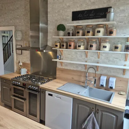 펜션 Maison De Caractere 4-8 Pers 룸브레